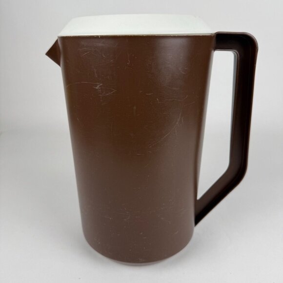 Rubbermaid Plastic One Gallon Pitcher Brown #2718 White Lid #2720 Vintage Retro - Picture 2 of 7